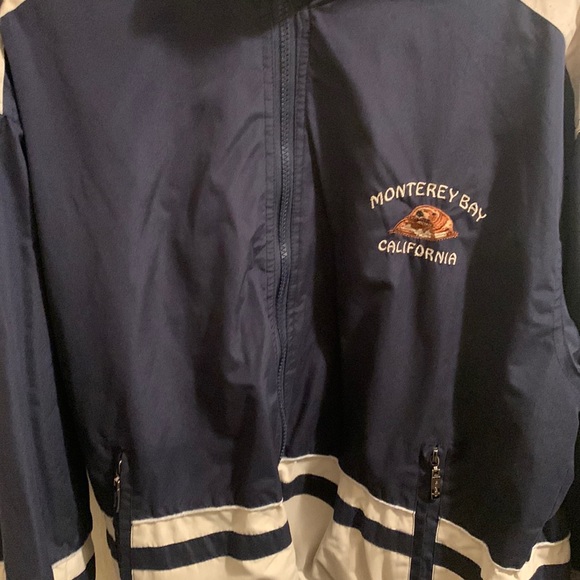 Jacket is size Medium and is very warm. - Picture 3 of 3